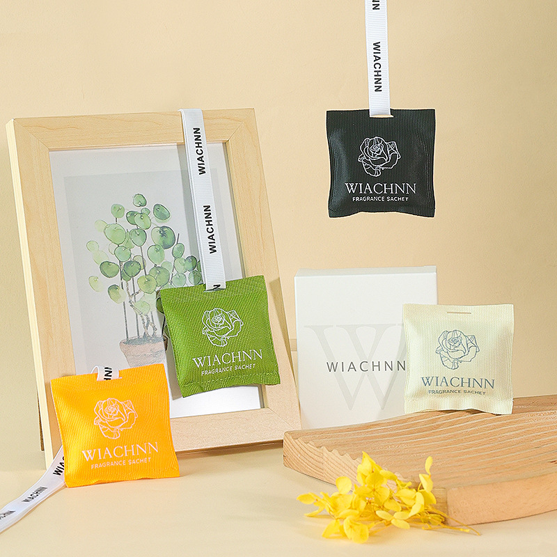 น้ำหอมปรับอากาศในบ้าน, น้ำหอมส - Fragrance Perfume Car บทวิจารณ์และราคา